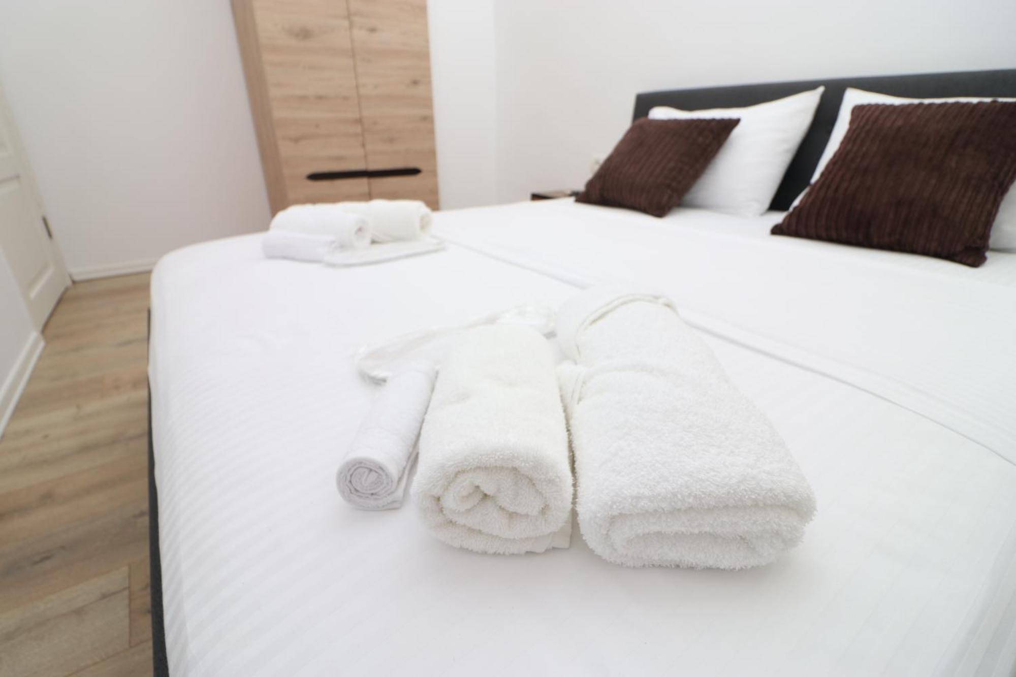 Gaia Bed & Breakfast Vlore Bagian luar foto