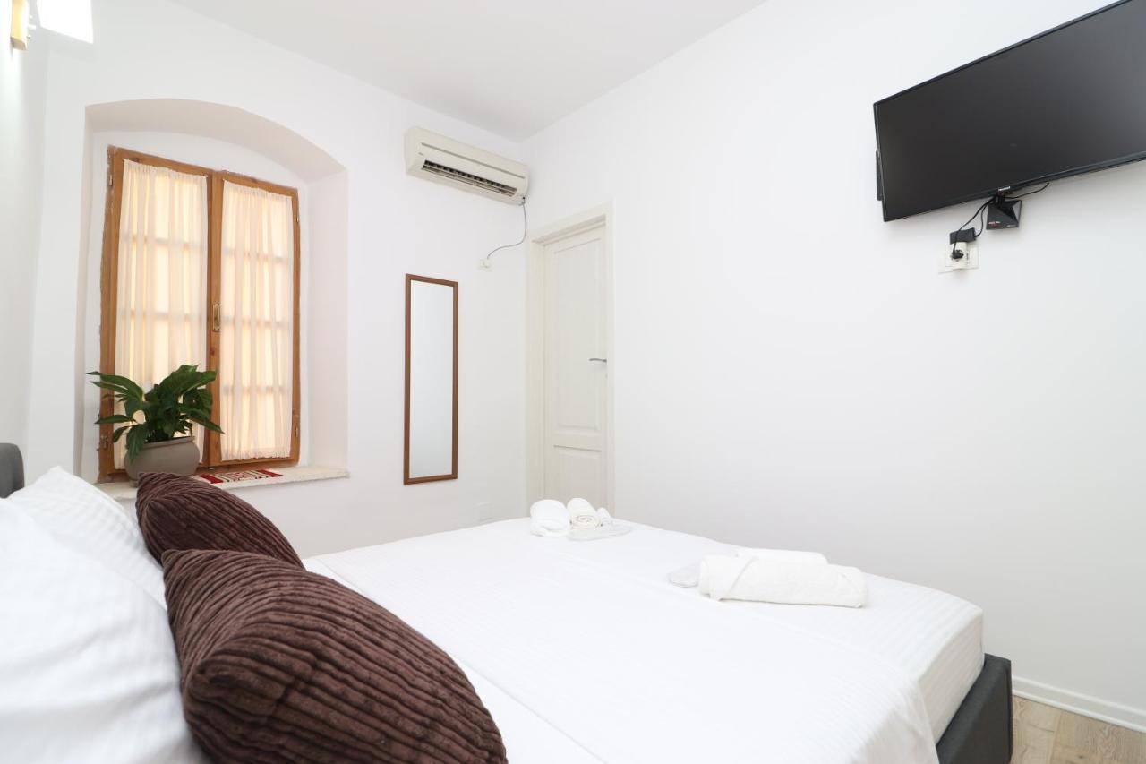 Gaia Bed & Breakfast Vlore Bagian luar foto