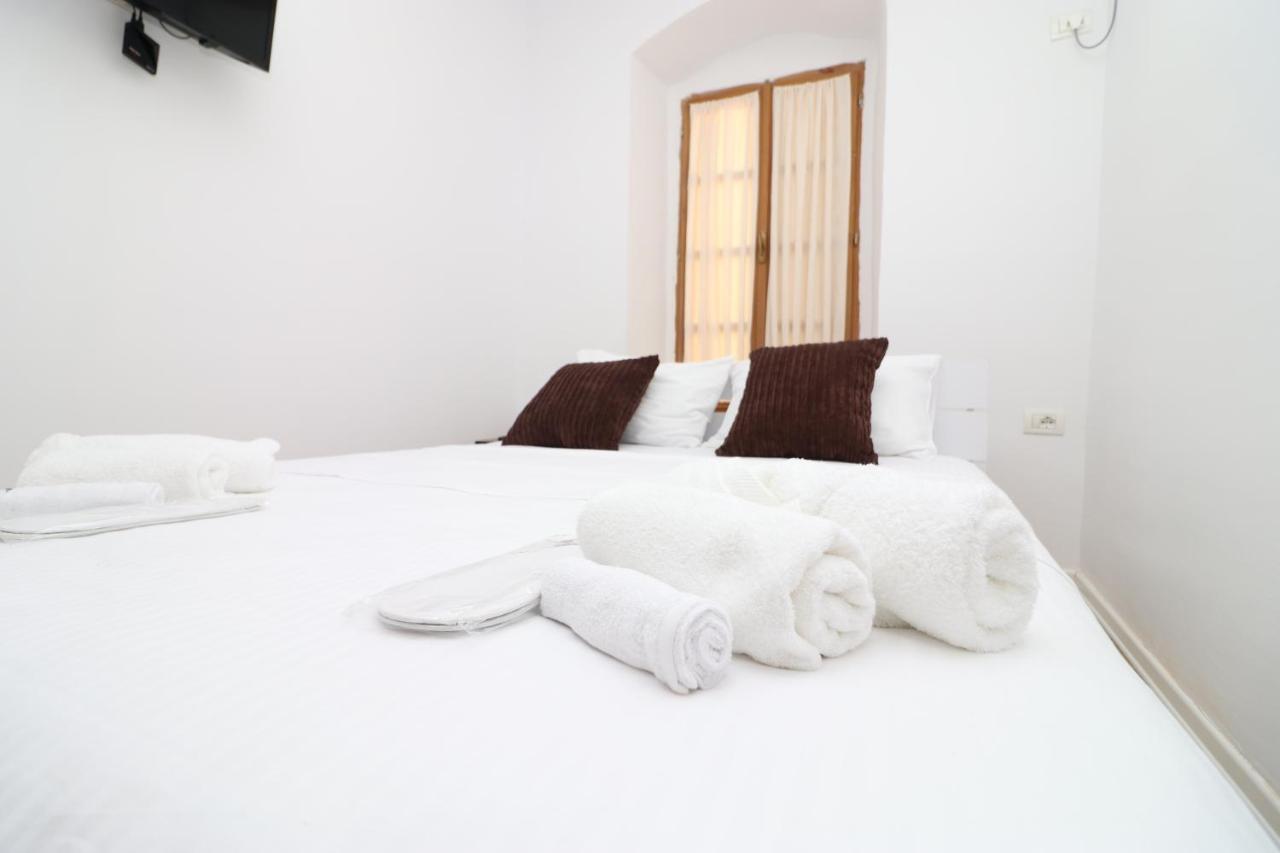 Gaia Bed & Breakfast Vlore Bagian luar foto