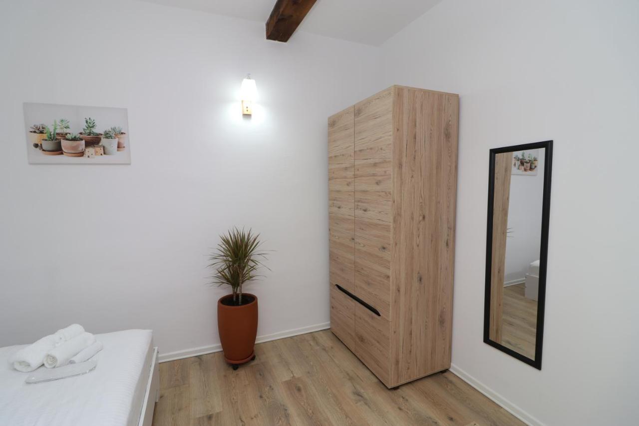Gaia Bed & Breakfast Vlore Bagian luar foto